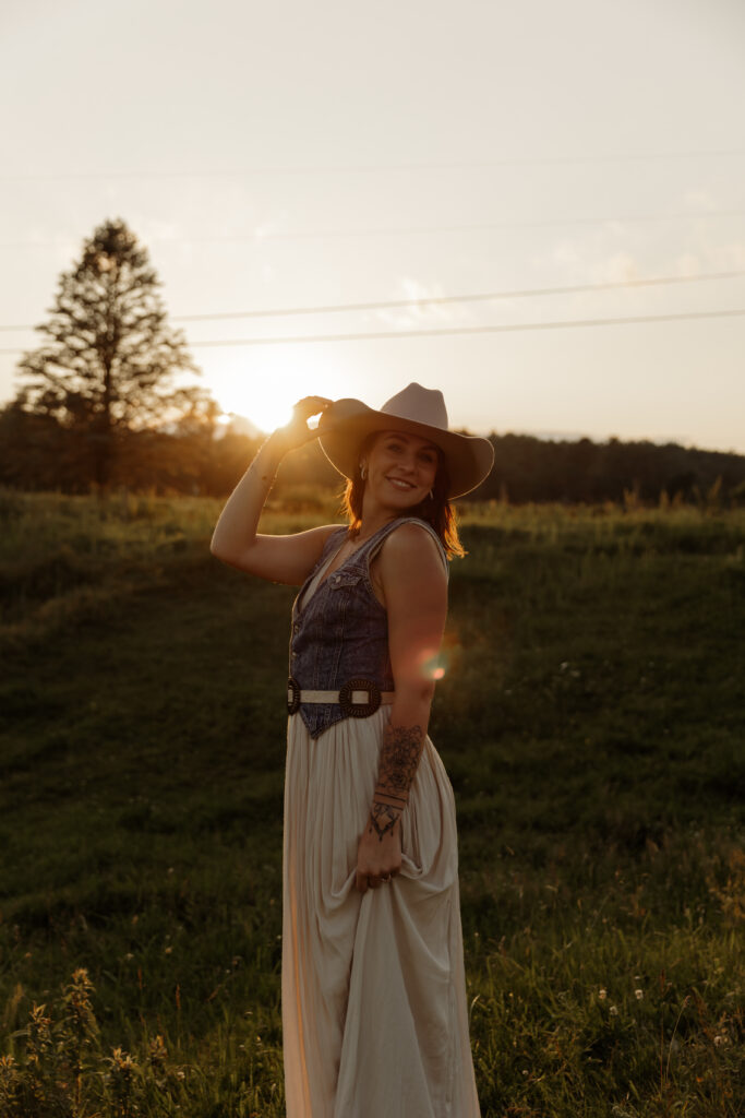 How to Dress for a Vermont Couples Session during golden hour in a field.
