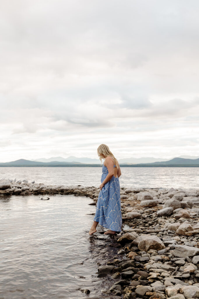 Coastal Maine Senior Portrait | Stunning senior photos by the ocean with a timeless style.